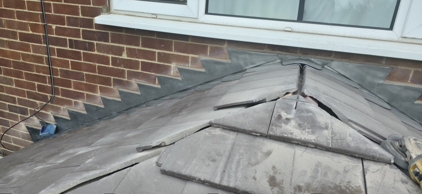 Lead bay roof with soaker detail